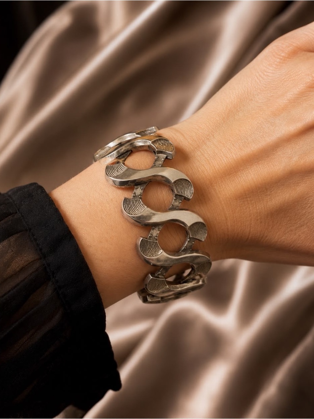 Vintage Expandable Silver Tone Cuff Bracelet Sculptural Statement Bangle